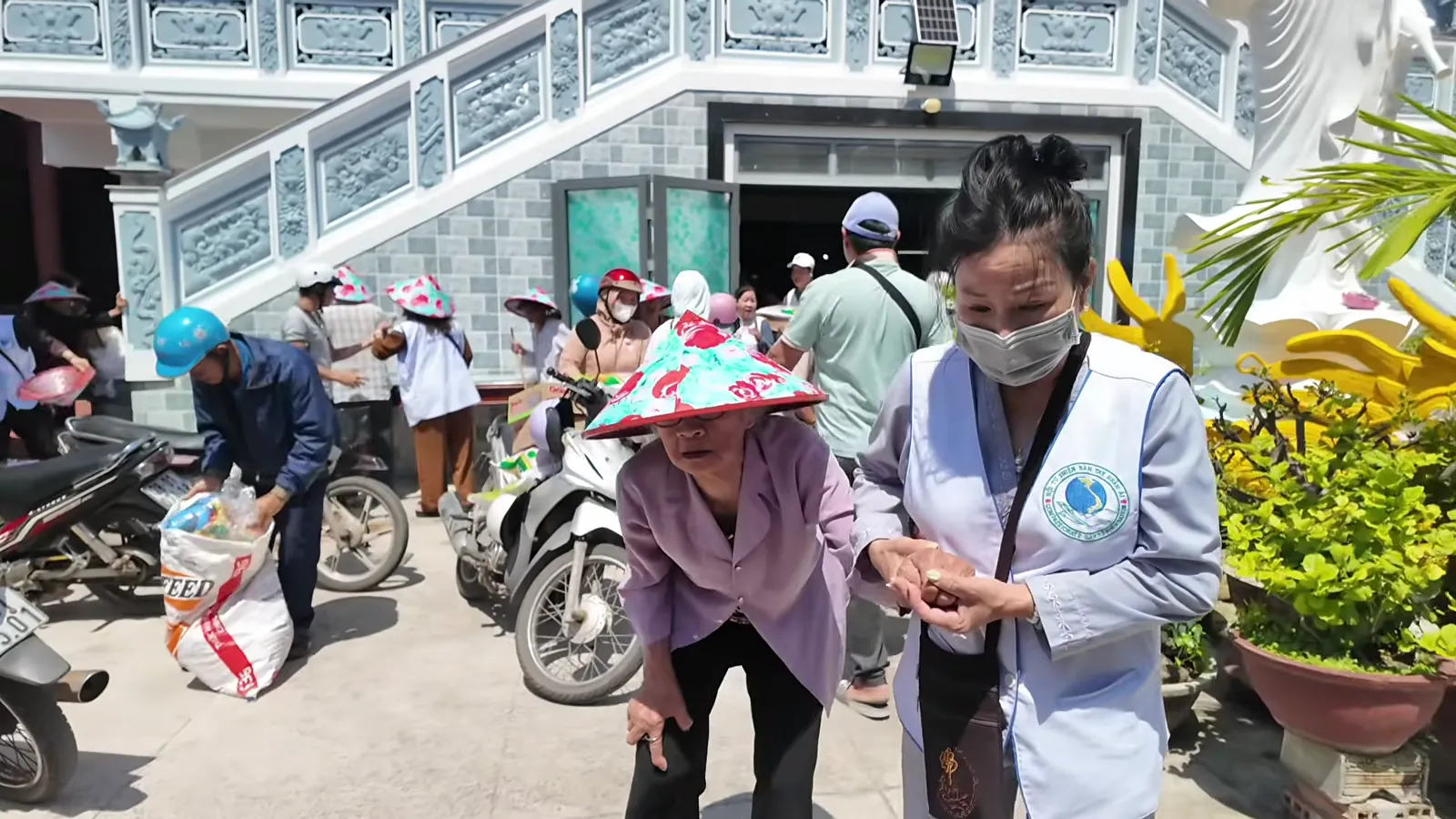 Diệu Tịnh Pagoda, Phú Yên 2026: Wheelchairs and Gifts After the Floods